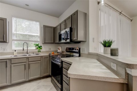 Touwnhouse à vendre à Tampa, Floride: 2 chambres, 105.35 m2 № 1899947 - photo 8