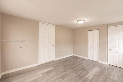 House in Hollywood, Florida 2 bedrooms, 78.78 sq.m. № 1871800 - photo 15