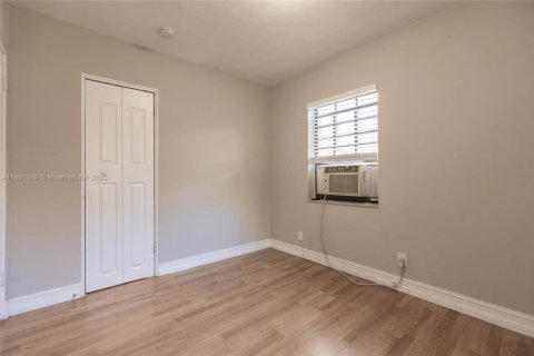 House in Hollywood, Florida 2 bedrooms, 78.78 sq.m. № 1871800 - photo 23