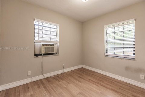House in Hollywood, Florida 2 bedrooms, 78.78 sq.m. № 1871800 - photo 22