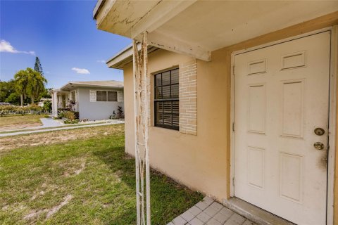 House in Hollywood, Florida 2 bedrooms, 78.78 sq.m. № 1871800 - photo 5