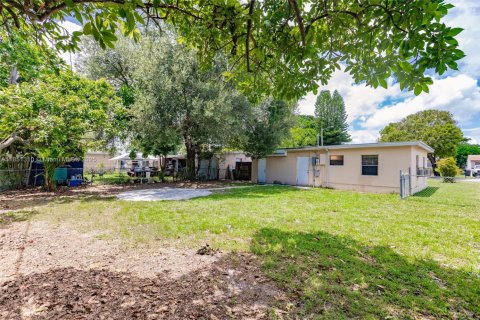 House in Hollywood, Florida 2 bedrooms, 78.78 sq.m. № 1871800 - photo 29