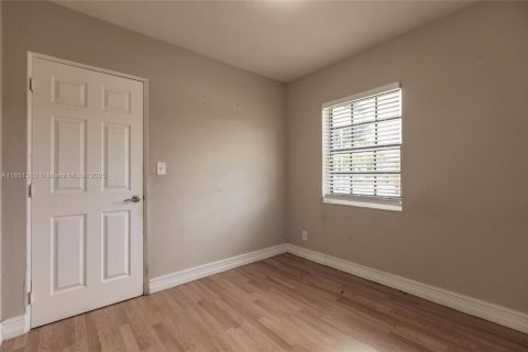 House in Hollywood, Florida 2 bedrooms, 78.78 sq.m. № 1871800 - photo 19
