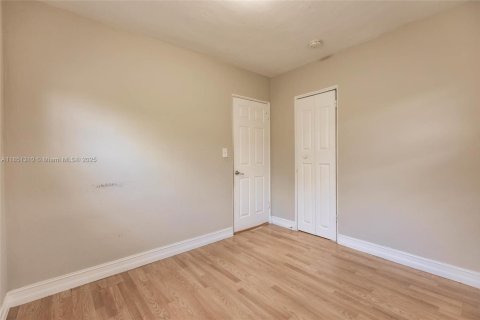 House in Hollywood, Florida 2 bedrooms, 78.78 sq.m. № 1871800 - photo 24