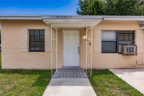 House in Hollywood, Florida 2 bedrooms, 78.78 sq.m. № 1871800 - photo 4