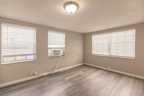 House in Hollywood, Florida 2 bedrooms, 78.78 sq.m. № 1871800 - photo 17