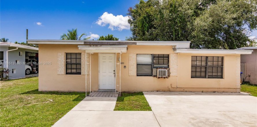 House in Hollywood, Florida 2 bedrooms, 78.78 sq.m. № 1871800