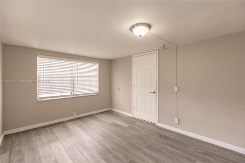 House in Hollywood, Florida 2 bedrooms, 78.78 sq.m. № 1871800 - photo 16