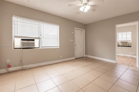 House in Hollywood, Florida 2 bedrooms, 78.78 sq.m. № 1871800 - photo 6