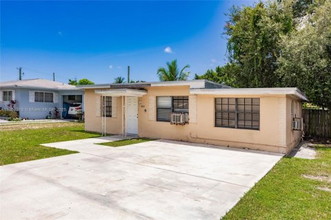 House in Hollywood, Florida 2 bedrooms, 78.78 sq.m. № 1871800 - photo 3