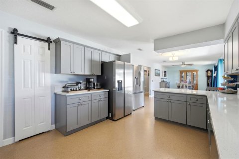 Villa ou maison à vendre à Edgewater, Floride: 5 chambres, 176.89 m2 № 2103292 - photo 10