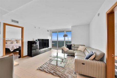 Copropriété à vendre à Hallandale Beach, Floride: 3 chambres, 155.61 m2 № 2145755 - photo 10