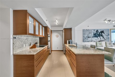 Copropriété à vendre à Hallandale Beach, Floride: 3 chambres, 155.61 m2 № 2145755 - photo 4