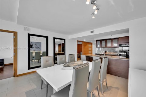 Copropriété à vendre à Hallandale Beach, Floride: 3 chambres, 155.61 m2 № 2145755 - photo 9