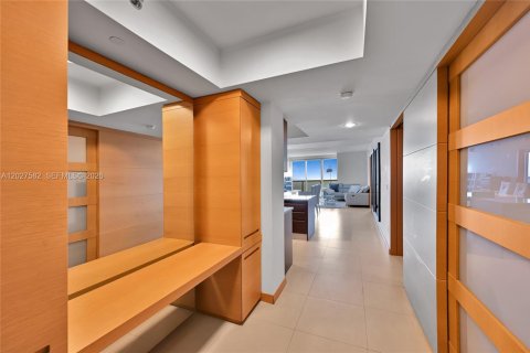 Copropriété à vendre à Hallandale Beach, Floride: 3 chambres, 155.61 m2 № 2145755 - photo 2
