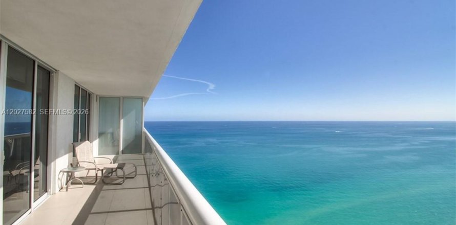 Condo à Hallandale Beach, Floride, 3 chambres  № 2145755
