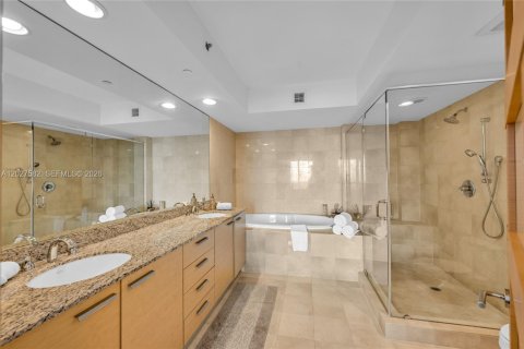 Copropriété à vendre à Hallandale Beach, Floride: 3 chambres, 155.61 m2 № 2145755 - photo 17