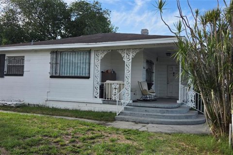 Villa ou maison à Tampa, Floride 4 chambres, 135.73 m2 № 2126487