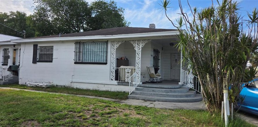 Villa ou maison à Tampa, Floride 4 chambres, 135.73 m2 № 2126487