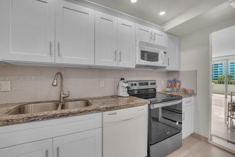 Condominio en alquiler en Key Biscayne, Florida, 2 dormitorios, 117.06 m2 № 1984611 - foto 10