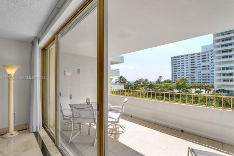 Condominio en alquiler en Key Biscayne, Florida, 2 dormitorios, 117.06 m2 № 1984611 - foto 11