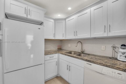 Condominio en alquiler en Key Biscayne, Florida, 2 dormitorios, 117.06 m2 № 1984611 - foto 9