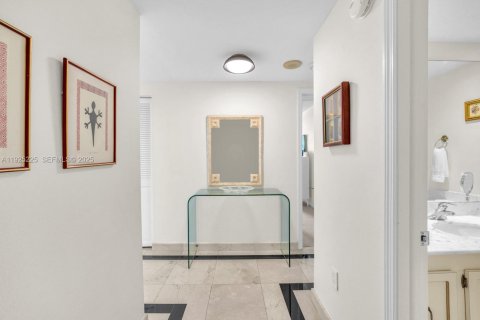 Condominio en alquiler en Key Biscayne, Florida, 2 dormitorios, 117.06 m2 № 1984611 - foto 12