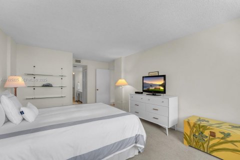 Condominio en alquiler en Key Biscayne, Florida, 2 dormitorios, 117.06 m2 № 1984611 - foto 13