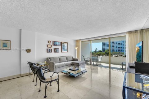 Condominio en alquiler en Key Biscayne, Florida, 2 dormitorios, 117.06 m2 № 1984611 - foto 3