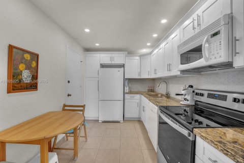 Condominio en alquiler en Key Biscayne, Florida, 2 dormitorios, 117.06 m2 № 1984611 - foto 8