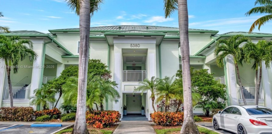 Condo in Doral, Florida, 1 bedroom № 1887337
