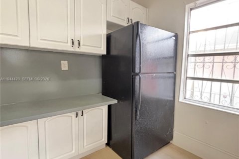 House in Miami, Florida 3 bedrooms, 227.89 sq.m. № 2001651 - photo 7