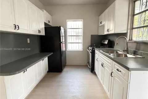 House in Miami, Florida 3 bedrooms, 227.89 sq.m. № 2001651 - photo 5