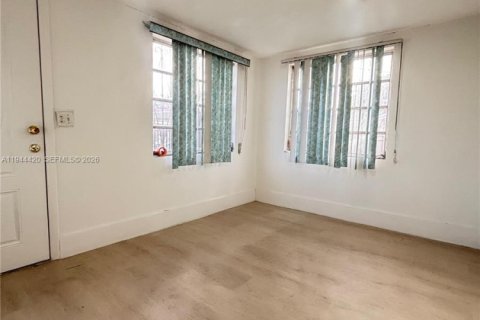 House in Miami, Florida 3 bedrooms, 227.89 sq.m. № 2001651 - photo 18