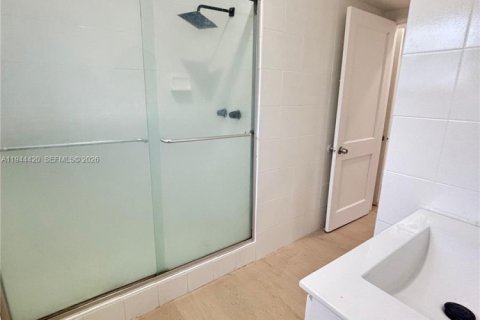 House in Miami, Florida 3 bedrooms, 227.89 sq.m. № 2001651 - photo 19