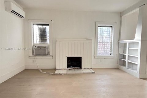 House in Miami, Florida 3 bedrooms, 227.89 sq.m. № 2001651 - photo 3