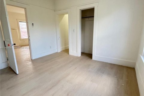 House in Miami, Florida 3 bedrooms, 227.89 sq.m. № 2001651 - photo 16