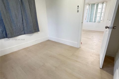 House in Miami, Florida 3 bedrooms, 227.89 sq.m. № 2001651 - photo 17