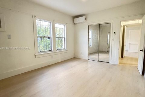 House in Miami, Florida 3 bedrooms, 227.89 sq.m. № 2001651 - photo 9