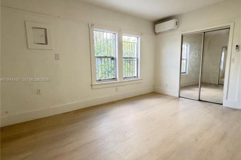 House in Miami, Florida 3 bedrooms, 227.89 sq.m. № 2001651 - photo 8