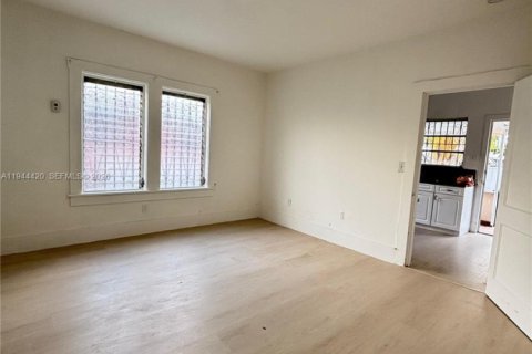 House in Miami, Florida 3 bedrooms, 227.89 sq.m. № 2001651 - photo 4