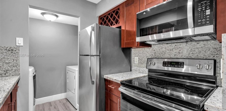 Condominio en Pompano Beach, Florida, 2 dormitorios  № 2011238