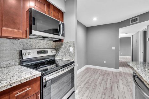 Condominio en alquiler en Pompano Beach, Florida, 2 dormitorios, 83.89 m2 № 2011238 - foto 3