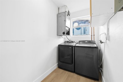 Casa en venta en Hollywood, Florida, 3 dormitorios, 129.51 m2 № 1954583 - foto 18