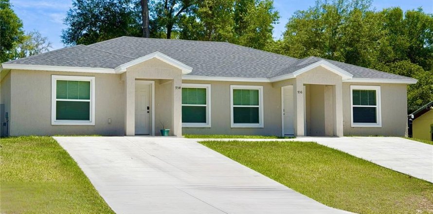 Commercial property in Inverness, Florida 4 bedrooms, 195.47 sq.m. № 2113482