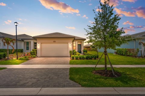 House in Port St. Lucie, Florida 3 bedrooms, 132.85 sq.m. № 2175549