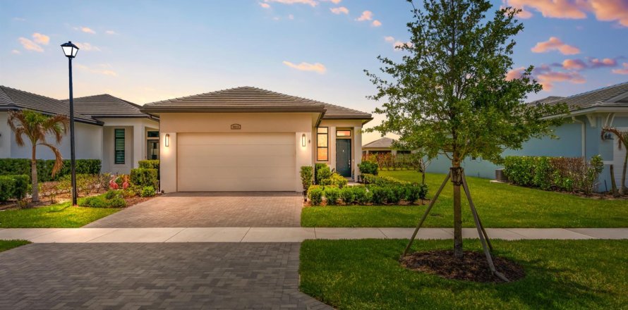 House in Port St. Lucie, Florida 3 bedrooms, 132.85 sq.m. № 2175549