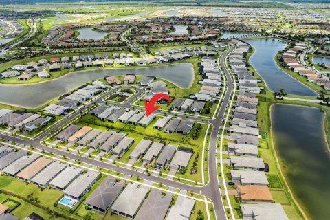 House in Port St. Lucie, Florida 3 bedrooms, 132.85 sq.m. № 2175549 - photo 3