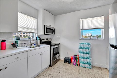 Снять в аренду квартиру в Майами, Флорида 2 спальни, 72.46м2, № 1950353 - фото 8