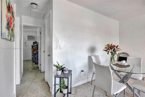 Снять в аренду квартиру в Майами, Флорида 2 спальни, 72.46м2, № 1950353 - фото 11